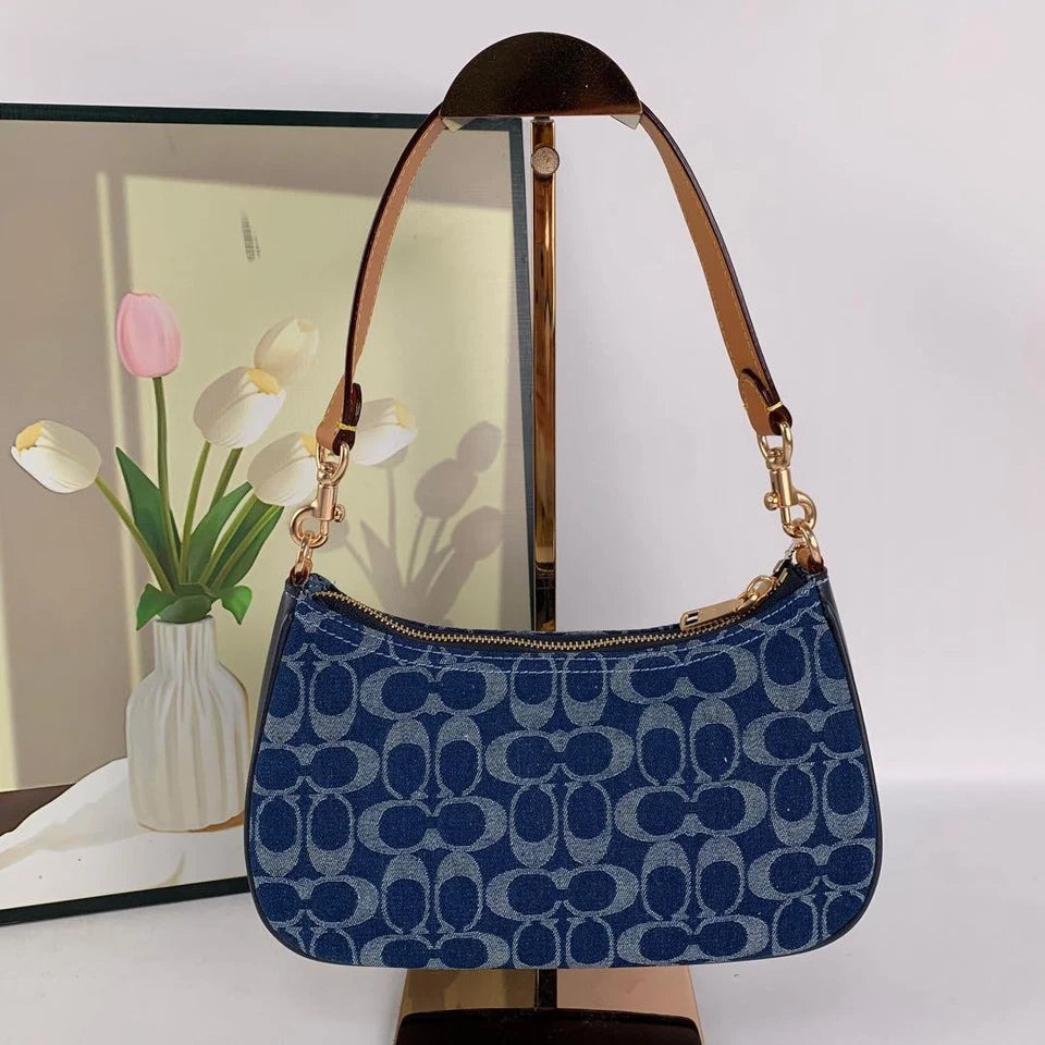 NWT Coach Teri Shoulder Bag in Signature Denim – Natural (CAF82)